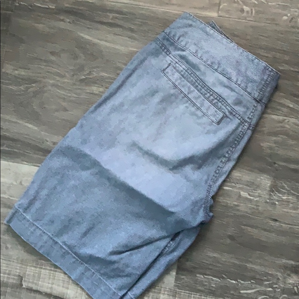 Shorts - Picture 2 of 3